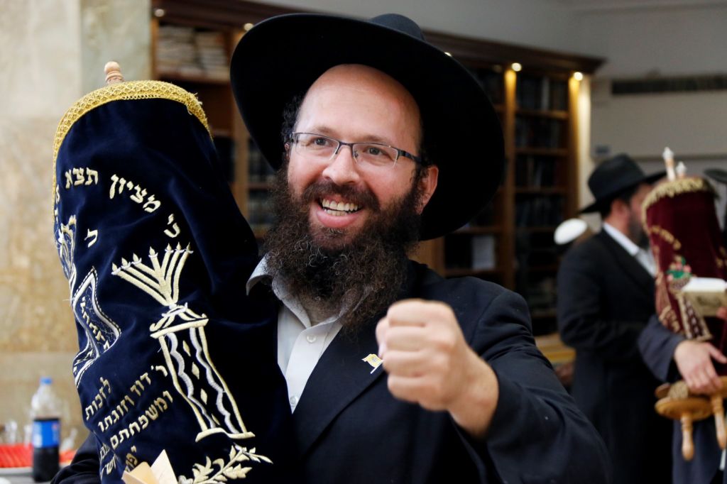 הסיפור של ספר התורה לפיניפינים 